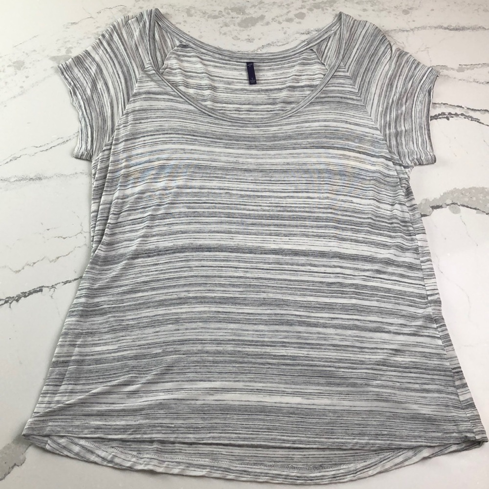 NYDJ White and Grey Striped Pattern T-Shirt